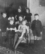 342 - 1946 - Gerda Schunck-Cremers met kinderen